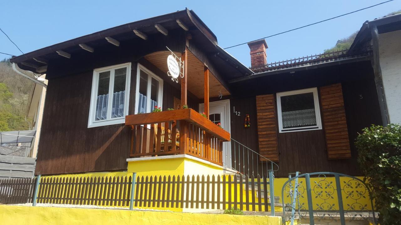 Ferienhaus Am Traumpfad Hatzenport Esterno foto